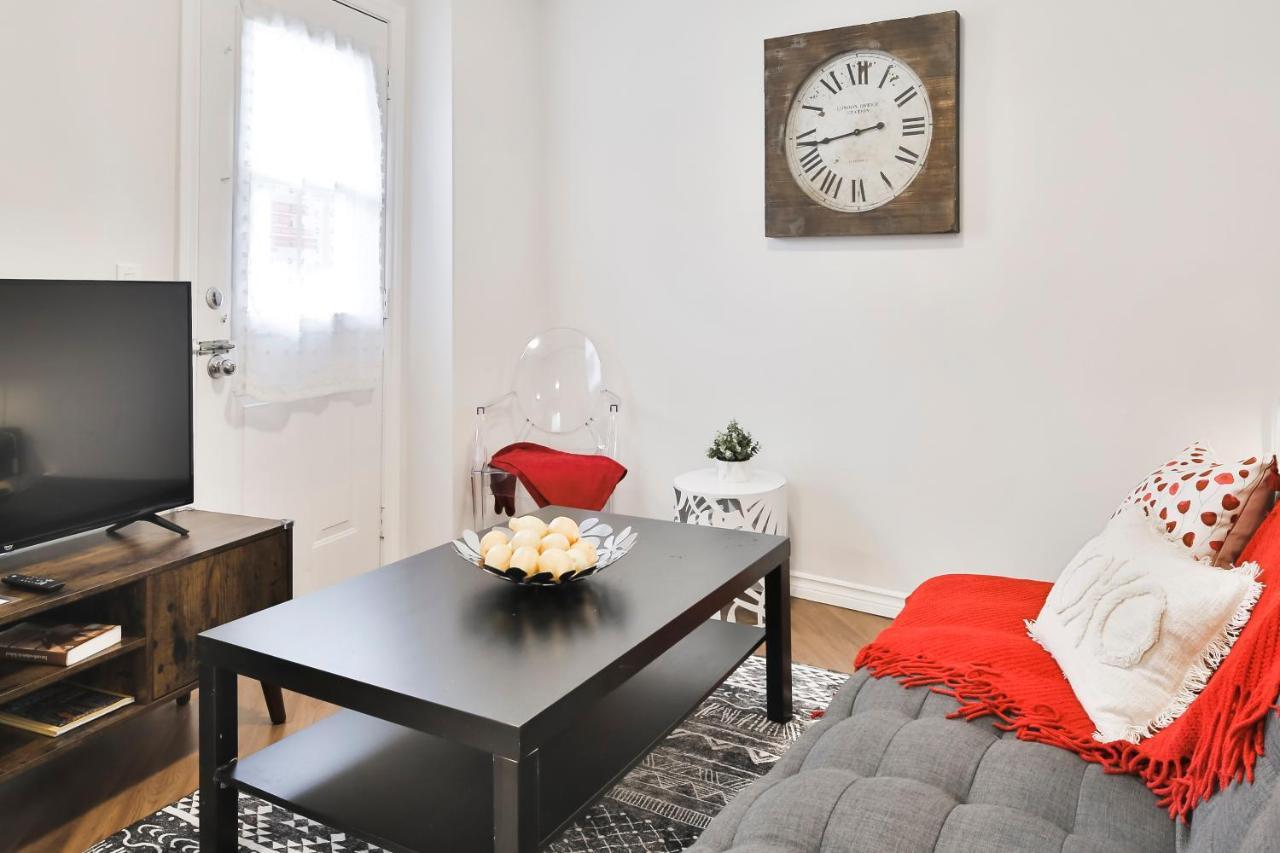 Free Parking And Central Location Montreal Luaran gambar