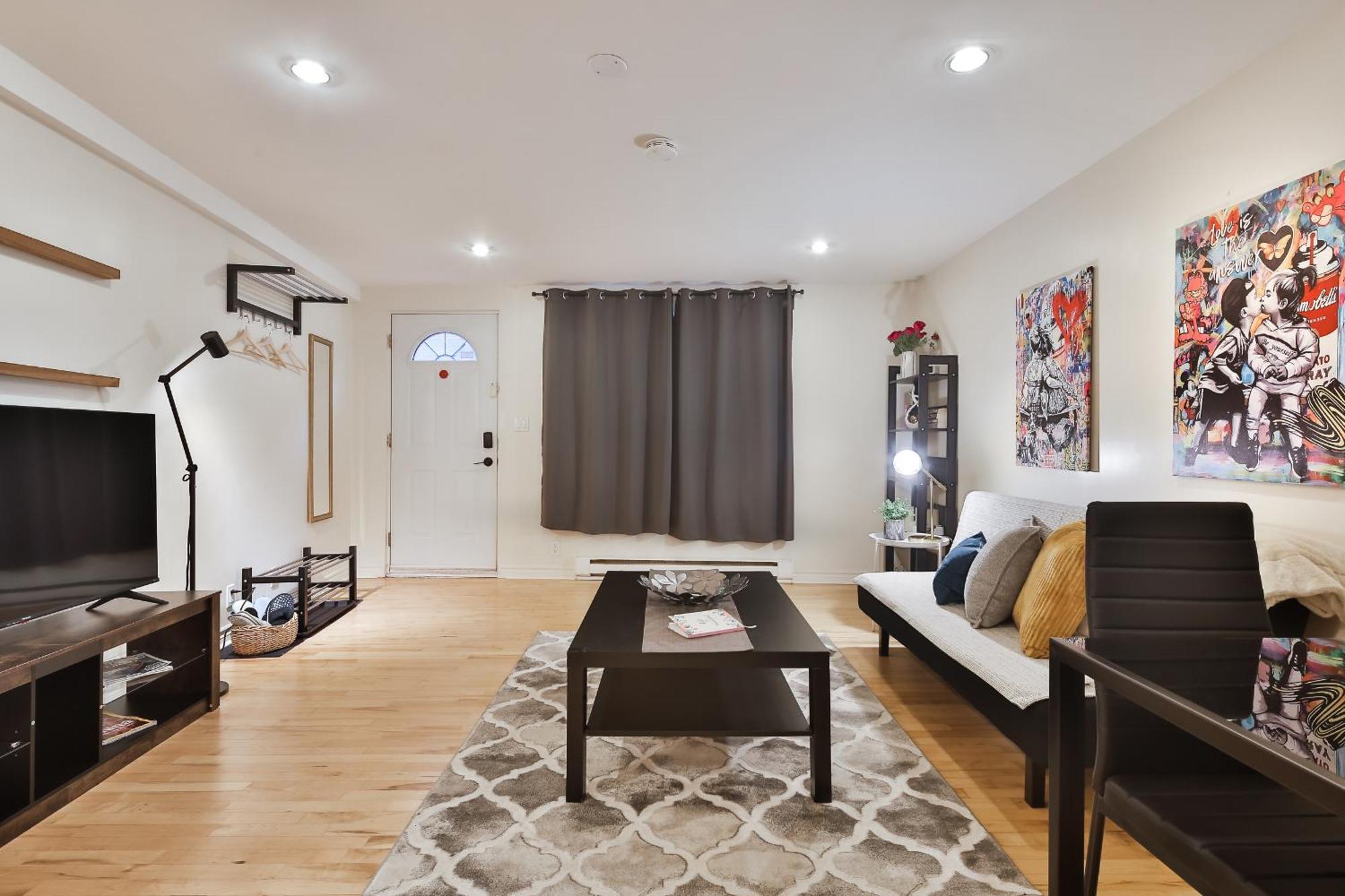 Free Parking And Central Location Montreal Luaran gambar